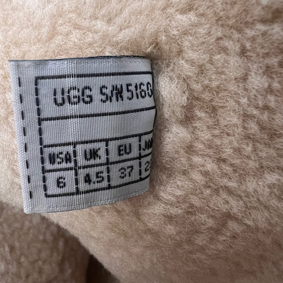 Ugg Snowpeak Shearling boots - Picture 8 of 8